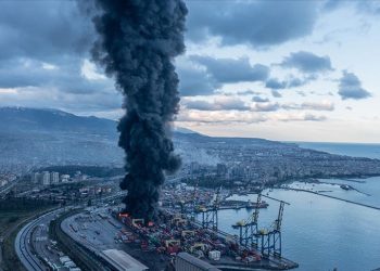 تركيا.. النيران تلتهم ميناء اسكندرون لليوم الثاني على التوالي