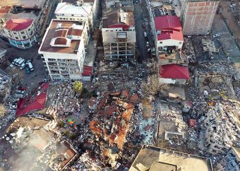 باكستاني يتبرع بـ30 مليون دولار لضحايا الزلزال