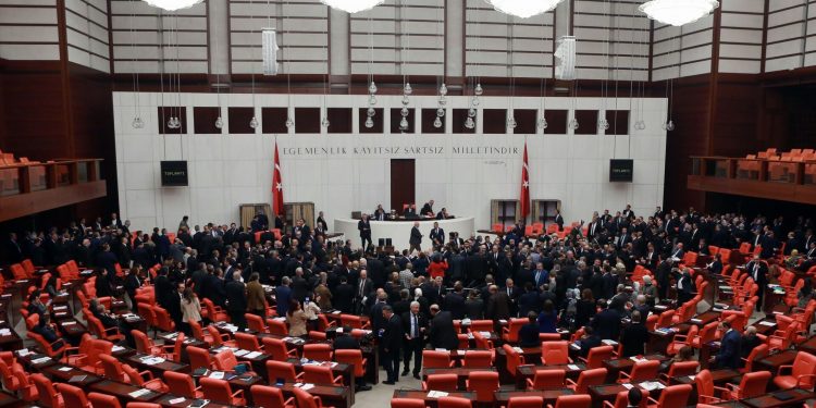 البرلمان التركي يوافق على انضمام فنلندا إلى “الناتو”