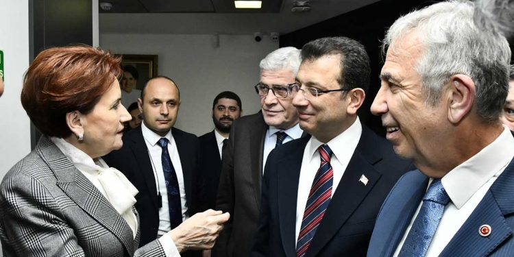 وول ستريت جورنال: المعارضة التركية ملأت فراغًا خلفه الزلازل  