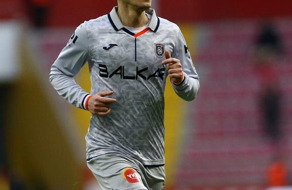 مسعود أوزيل يعلن اعتزال كرة القدم