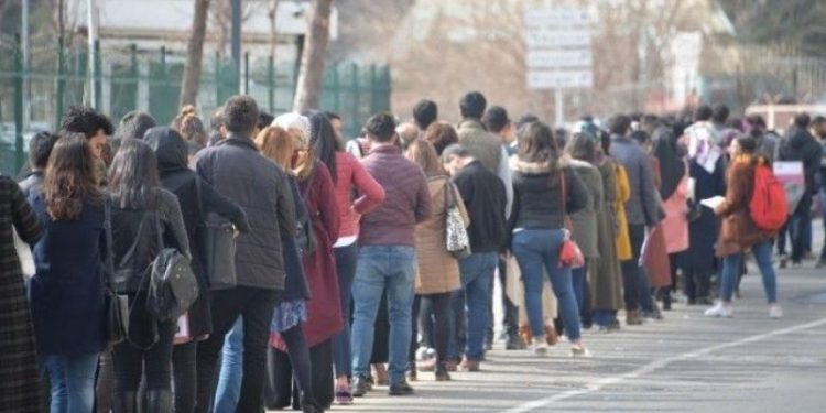 انخفاض معدل البطالة في تركيا إلى 9.7 بالمئة