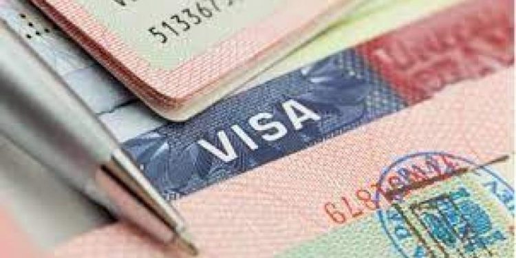 مصر تتيح تأشيرات لمواطني تركيا وإيران