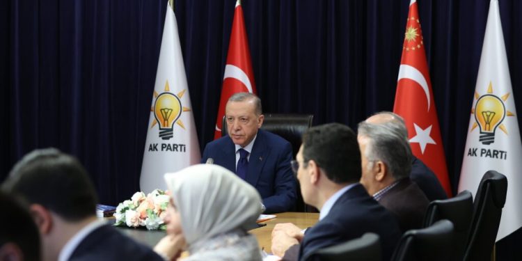 أردوغان يصف المعارضة بتحالف فاسد يلعب على طاولة القمار!
