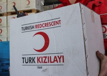 برلمان تركيا يرفض التحقيق بمزاعم بيع الهلال الأحمر التركي الخيام