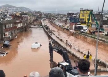 ارتفاع عدد ضحايا الفيضانات في تركيا إلى 16 قتيلًا