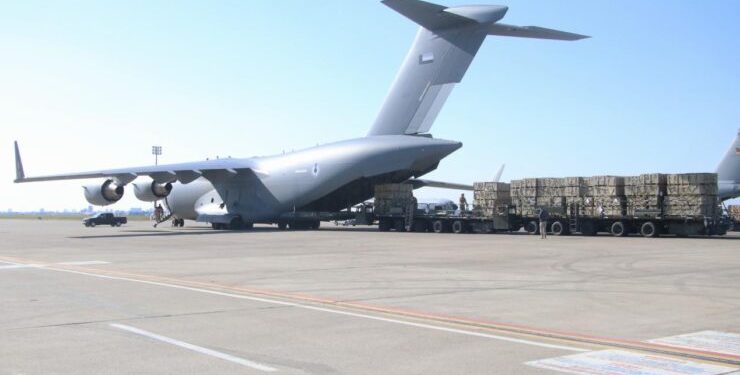 220 طائرة إغاثة من الإمارات إلى تركيا وسوريا