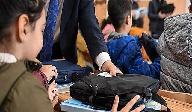 تركيا تكشف  عدد الطلاب المنقولين من 10 مدن دمرها الزلزال