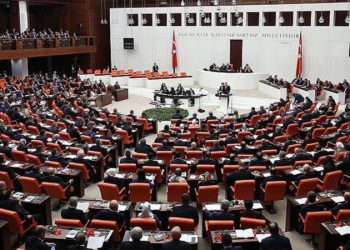 الأتراك يطالبون بمشاركة نسائية واسعة في البرلمان
