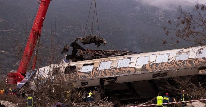 اليونان.. رئيس محطة قطار لاريسا يمثل أمام قاضي التحقيق