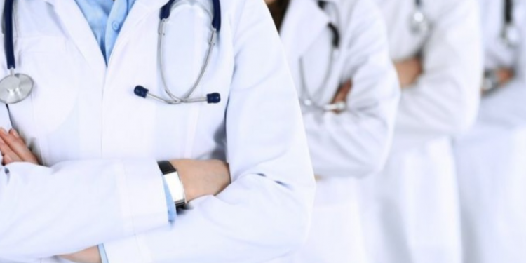 700 طبيبًا تركيًا يتخذون إجراءات السفر إلى الخارج