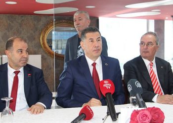 مرشح رئاسي تركي: مرسومي الأول إعادة اللاجئين