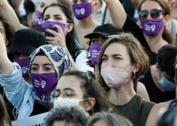 المرأة التركية المحافظة تدير ظهرها لأردوغان قبل الانتخابات