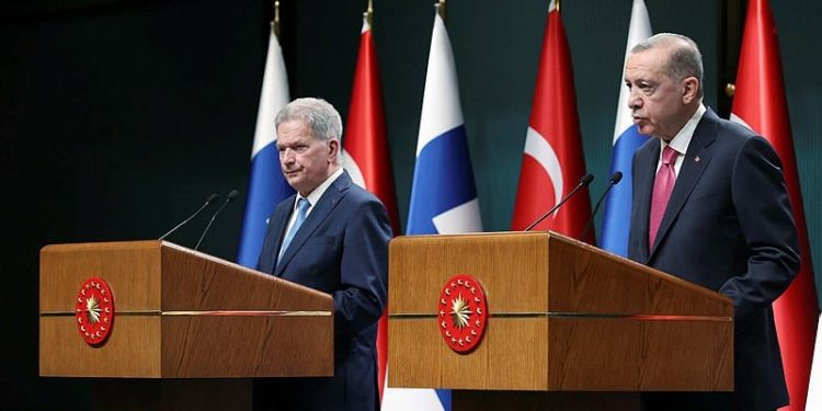 الحزب الكردي يمتنع عن التصويت على انضمام فنلندا إلى الناتو