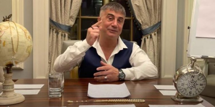 سادات بكر يكسر صمته على تويتر