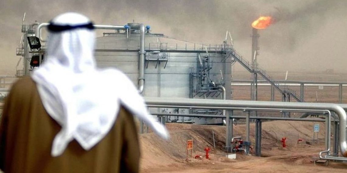 السعودية تخفض إنتاجها من النفط