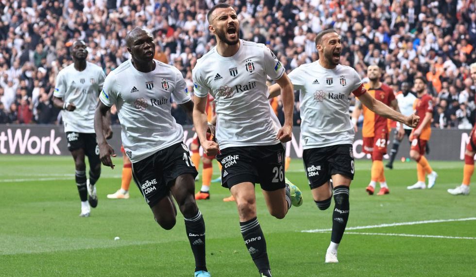 ديربي إسطنبول.. بشكتاش يفوز على جالطة سراي بـ3 أهداف