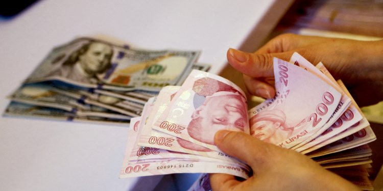 هبوط للعملة التركية قبيل جولة الإعادة للانتخابات الرئاسية