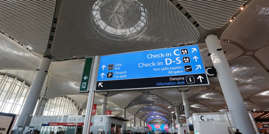 20 ألف ناخب يدلون بأصواتهم داخل مطار “إسطنبول”