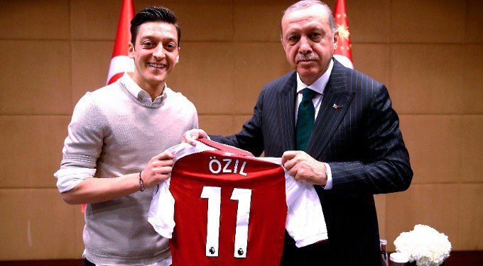 مسعود أوزيل يعلن دعمه لأردوغان