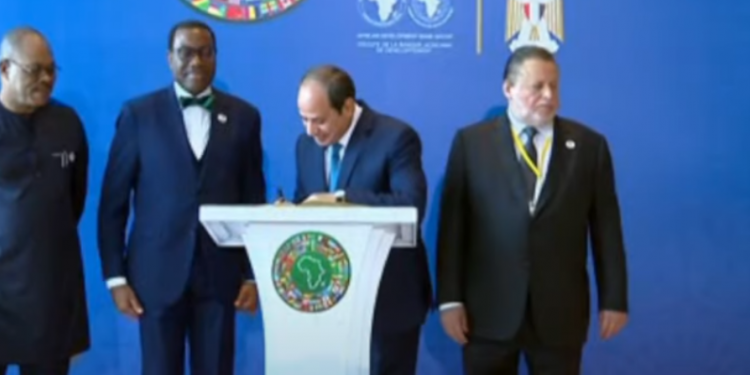 السيسي يطالب بتيسيير شروط القروض للدول منخفضة الدخل