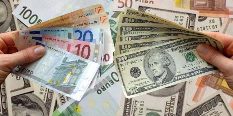 الدولار واليورو يرتفعان أمام الليرة التركية عقب الانتخابات