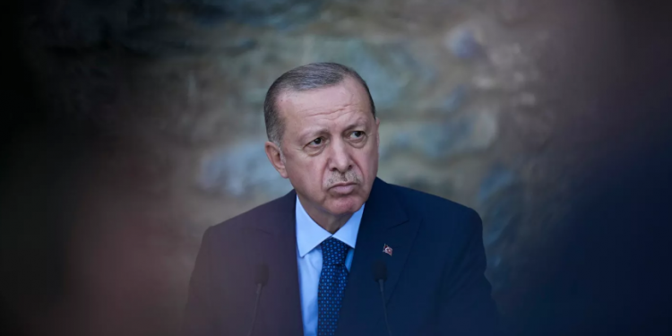 أردوغان يقاتل للبقاء في السلطة