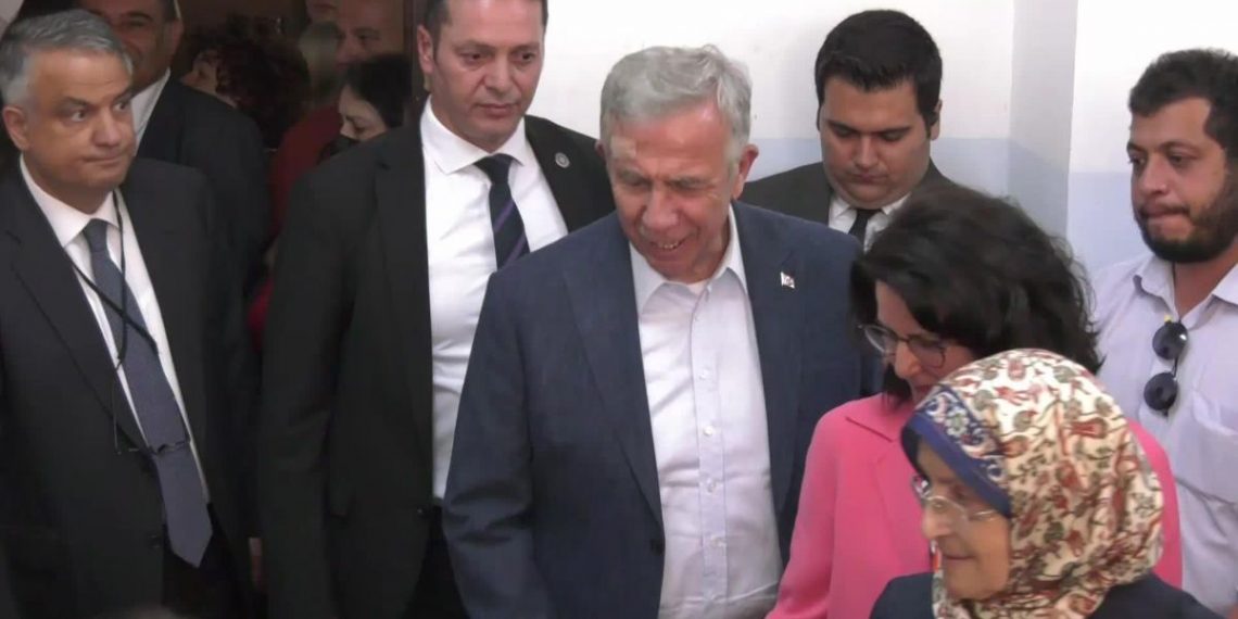 رئيس بلدية أنقرة: تركيا بحاجة للتغيير