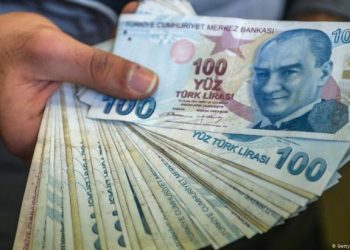 الليرة التركية في أضعف مستوى خلال عام