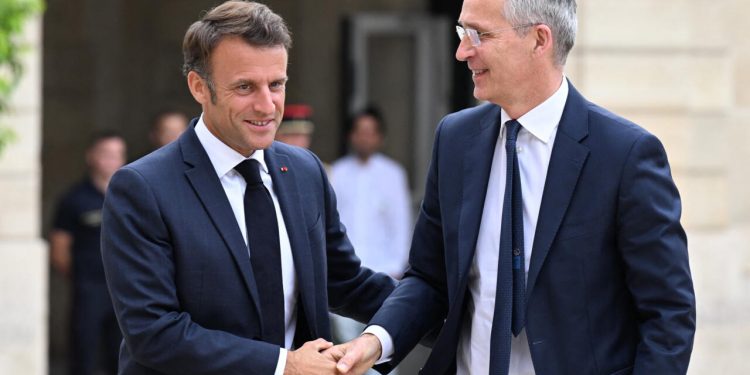 فرنسا تحثّ تركيا على الموافقة على انضمام السويد للناتو