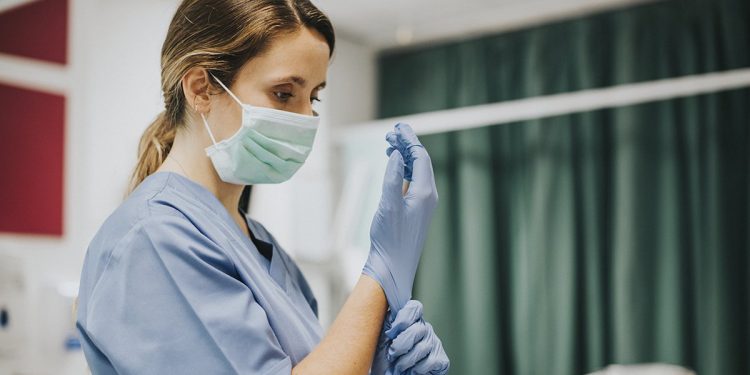 76% من الممرضات التركيات يرغبن في العمل بالخارج