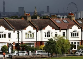 التايمز: رؤوس الأموال التركية تغادر إلى بريطانيا