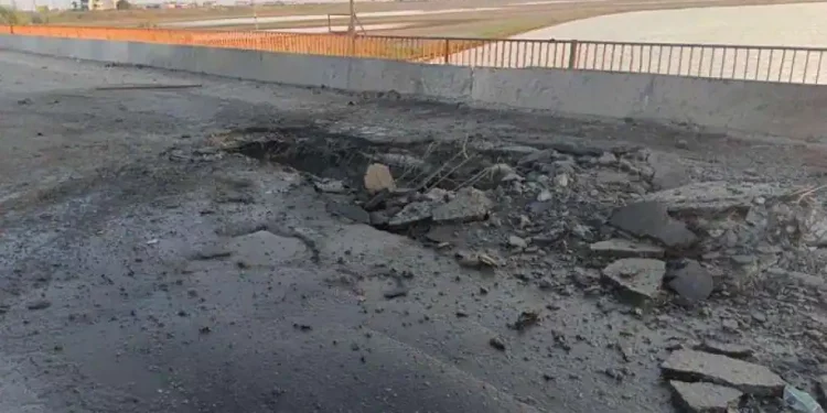 أوكرانيا تقصف جسرًا يربط القرم مع خيرسون