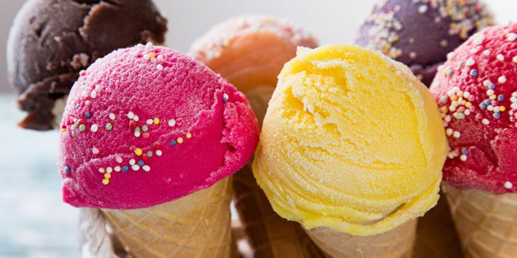 أخصائية تغذية: ألوان البوظة تسبب للأطفال تخلفا عقليًا