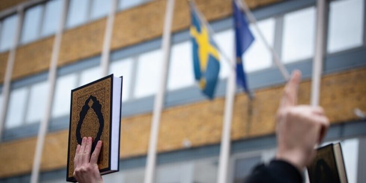 ردود فعل عالمية على حرق القرآن الكريم في السويد