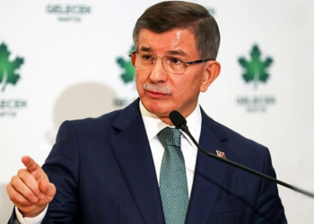 داود أوغلو: التراجع الحاد في الليرة سيؤدي لانفجار التضخم