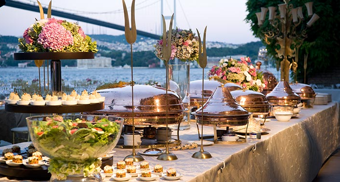 فَنُّ إعداد مائدة جذابة على الطريقة التركية