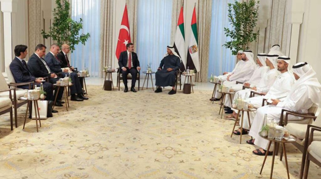 نائب أردوغان ووزير المالية يلتقيان رئيس الإمارات