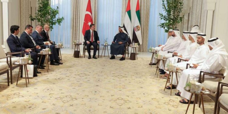 نائب أردوغان ووزير المالية يلتقيان رئيس الإمارات