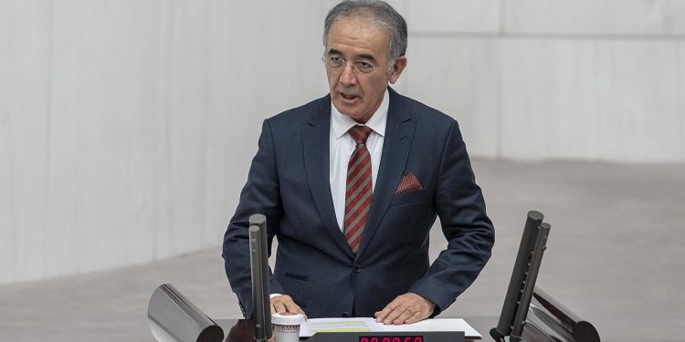 تركيا.. استقالة أحد مؤسسي حزب الخير 