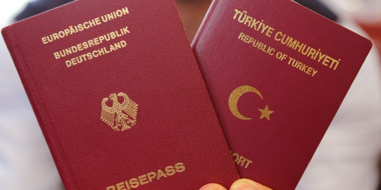 الأتراك يسابقون السوريين في الحصول على الجنسية الألمانية