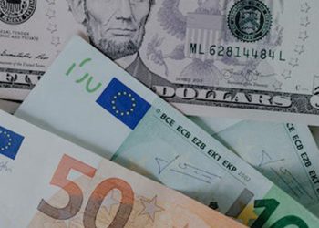 اليورو في تركيا يقترب من 27 ليرة بعد رفع الفائدة