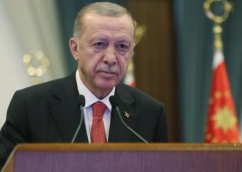 أردوغان يطلب من المعارضة إقرار مادة في الدستور التركي
