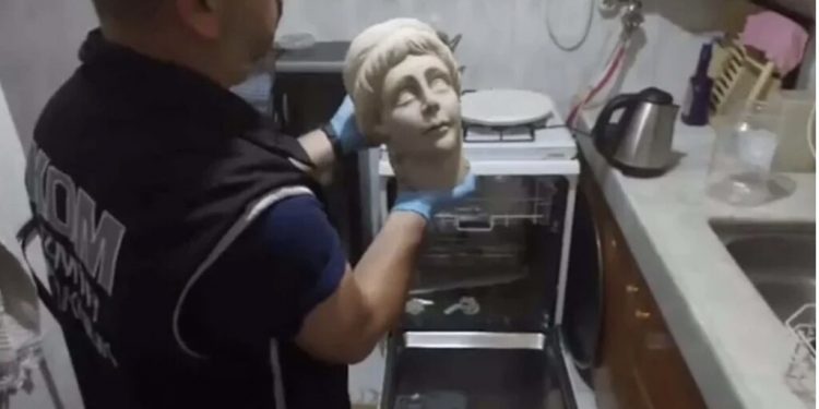 قطعة أثرية عمرها 2000 عام في غسالة الصحون!