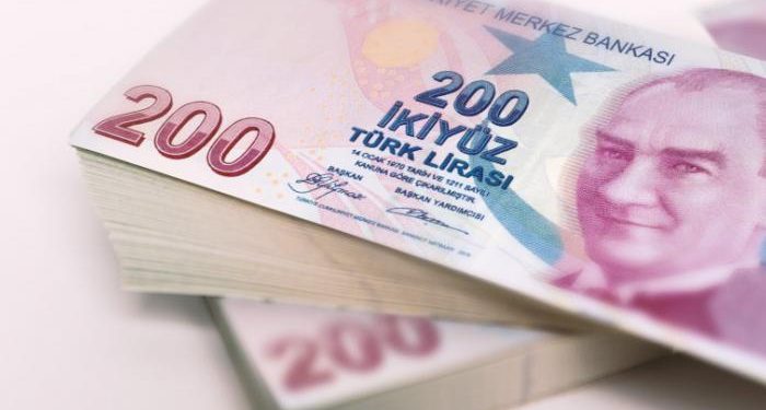 الفيننشال تايمز: الليرة التركية تحتاج لقرارات اقتصادية حاسمة