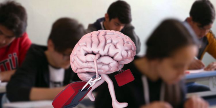 تركيا.. طلاب المرحلة الثانوية يقبلون على المدارس الأجنبية!