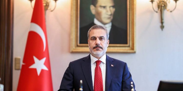 وزير خارجية تركيا يدين “الهجوم الدنيء” على القرآن في السويد