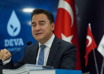 باباجان يطالب بالكشف عن ضمانات الحكومة للاقتراض من الخليج