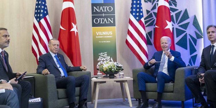 صحفي: التحولات المفاجئة بالعلاقات الخارجية سببه ضعف تركيا الاقتصادي