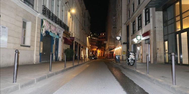 حظر تجوال ليلي في 10 بلديات فرنسية